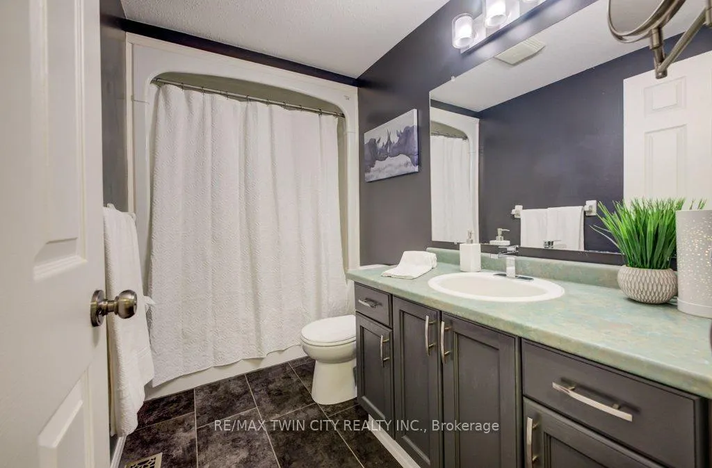 Photo 18 of 33 Orchid Crescent, Waterloo — HOMEH