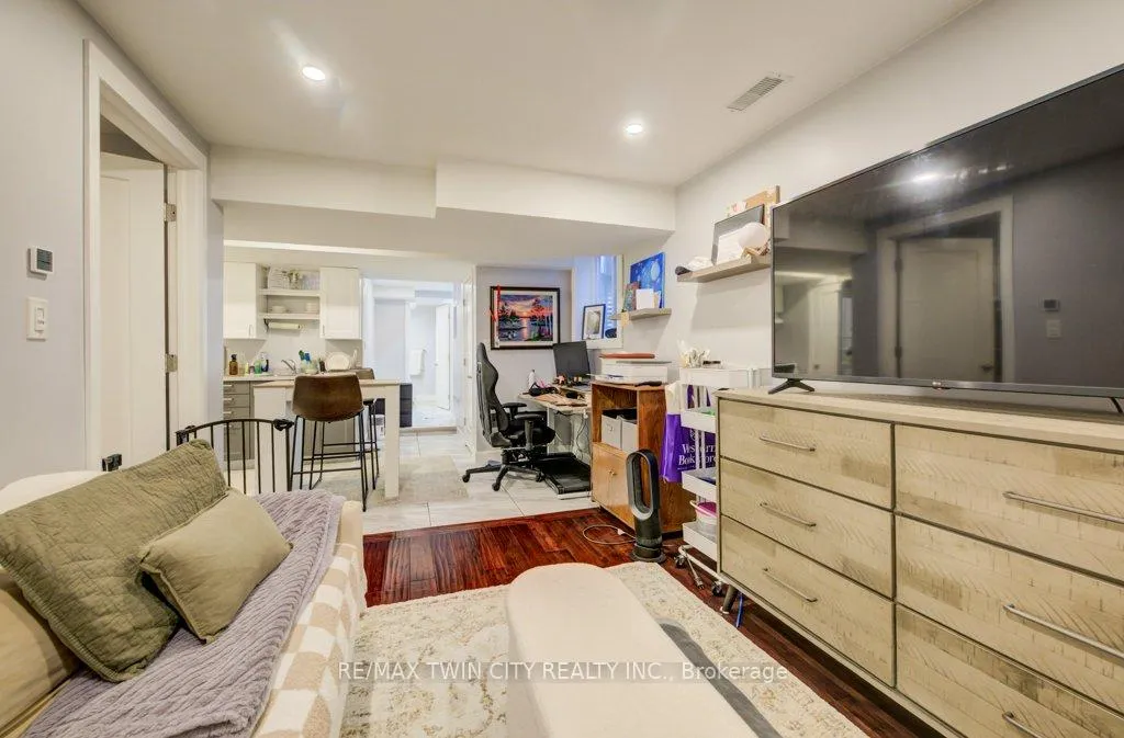 Photo 21 of 33 Orchid Crescent, Waterloo — HOMEH