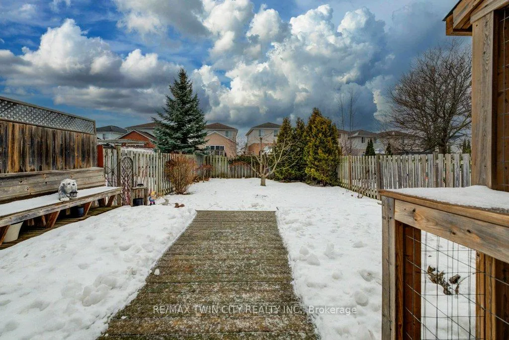 Photo 28 of 33 Orchid Crescent, Waterloo — HOMEH