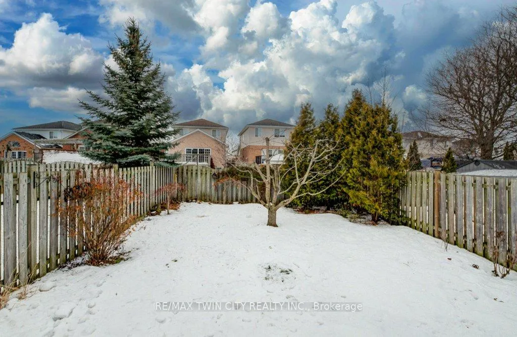Photo 29 of 33 Orchid Crescent, Waterloo — HOMEH