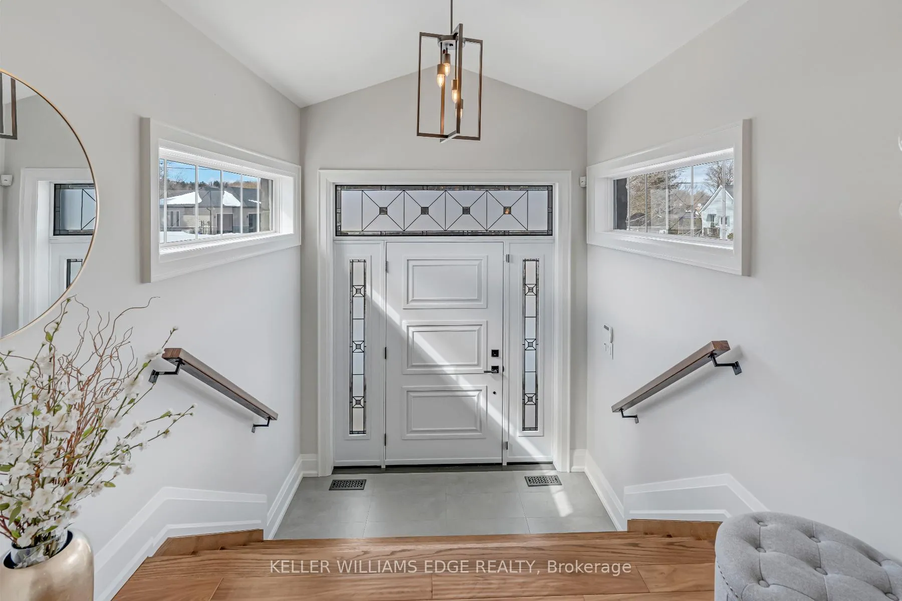 Photo 3 of 6 Credit Street, Halton Hills, Glen Williams — HOMEH