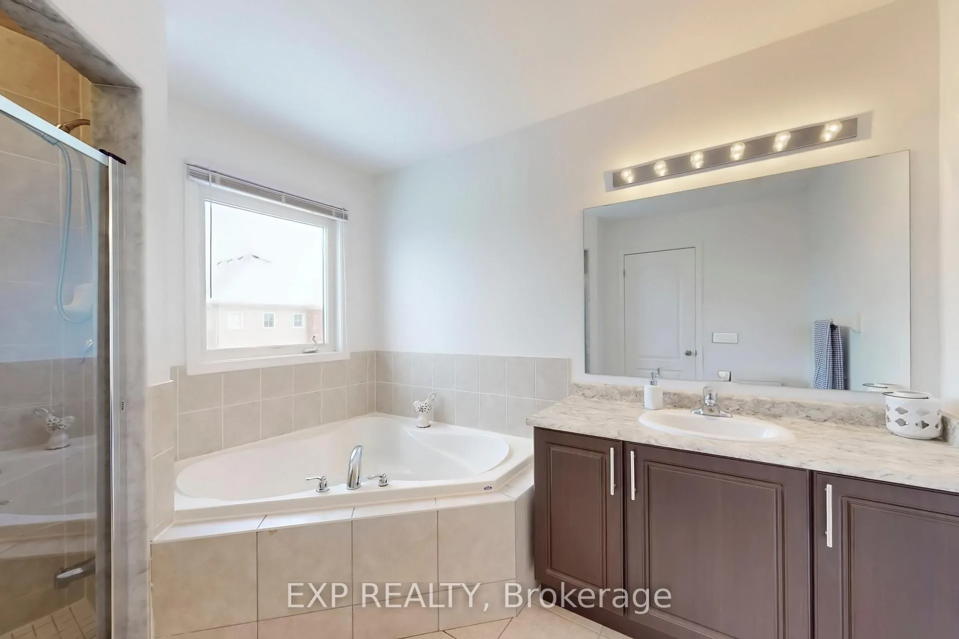 Photo 21 of 60 Fred Jackman Avenue, Clarington, Bowmanville — HOMEH