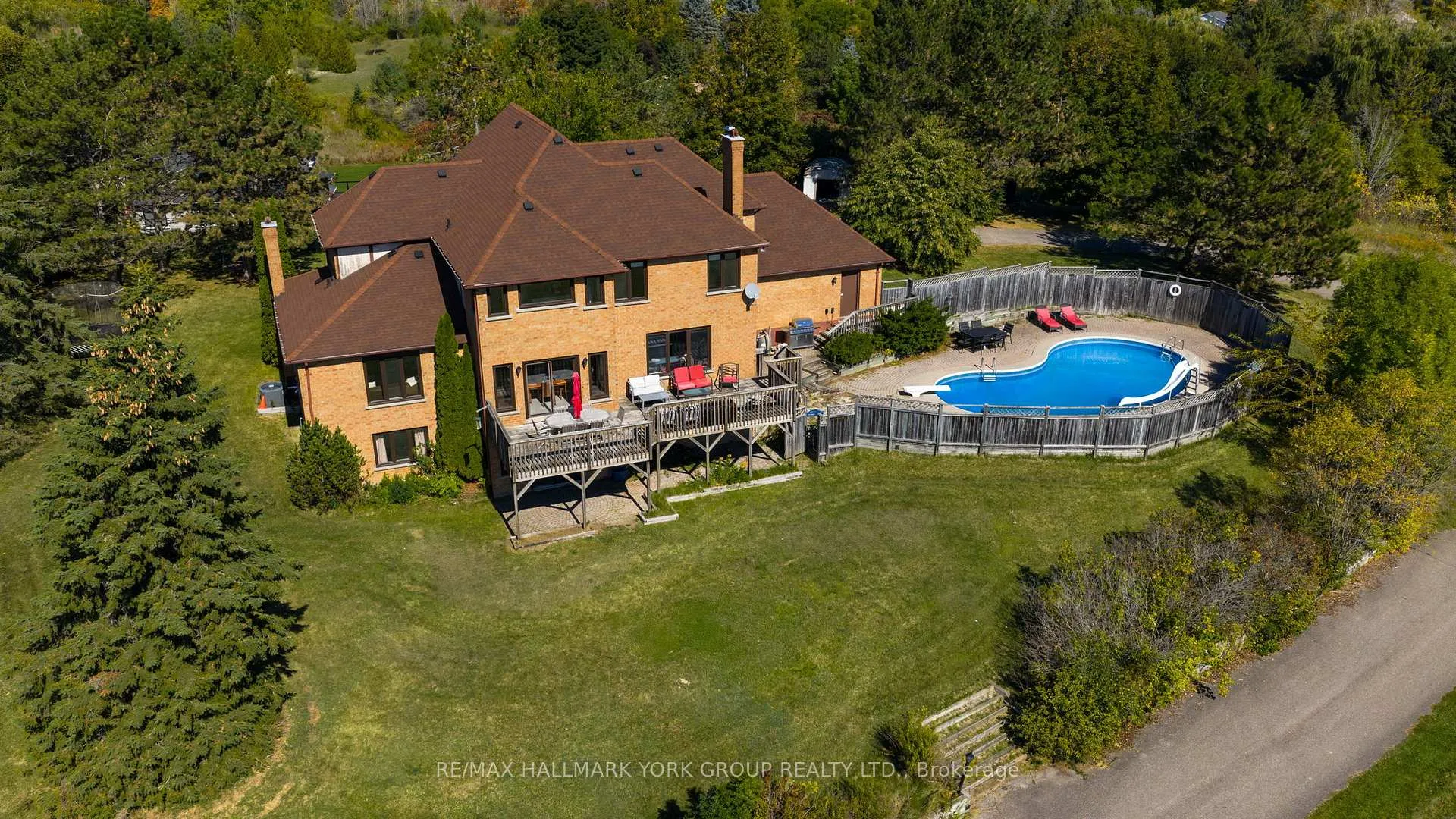 Photo 1 of 33 Matson Drive, Caledon, Palgrave — HOMEH