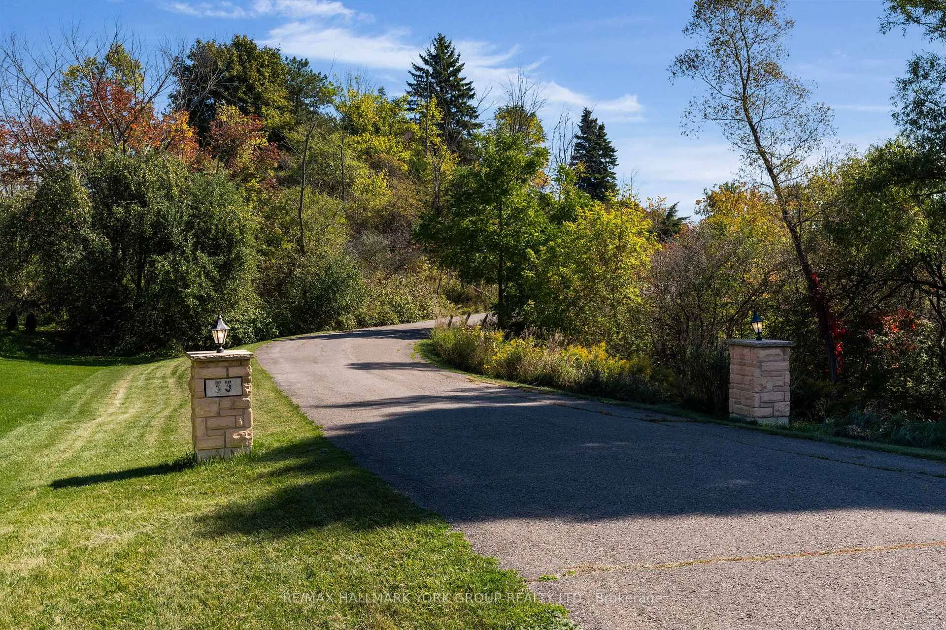 Photo 3 of 33 Matson Drive, Caledon, Palgrave — HOMEH