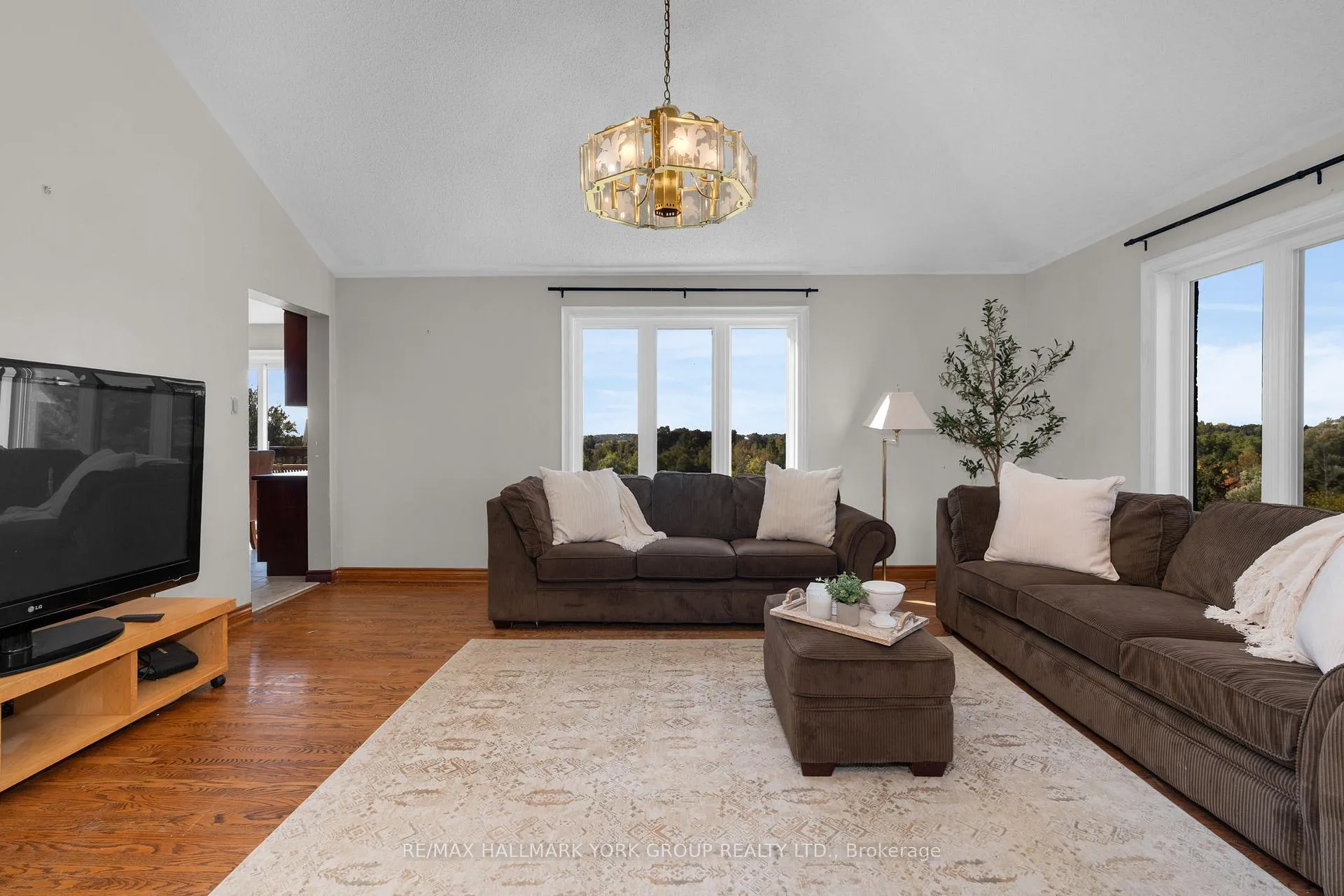 Photo 7 of 33 Matson Drive, Caledon, Palgrave — HOMEH