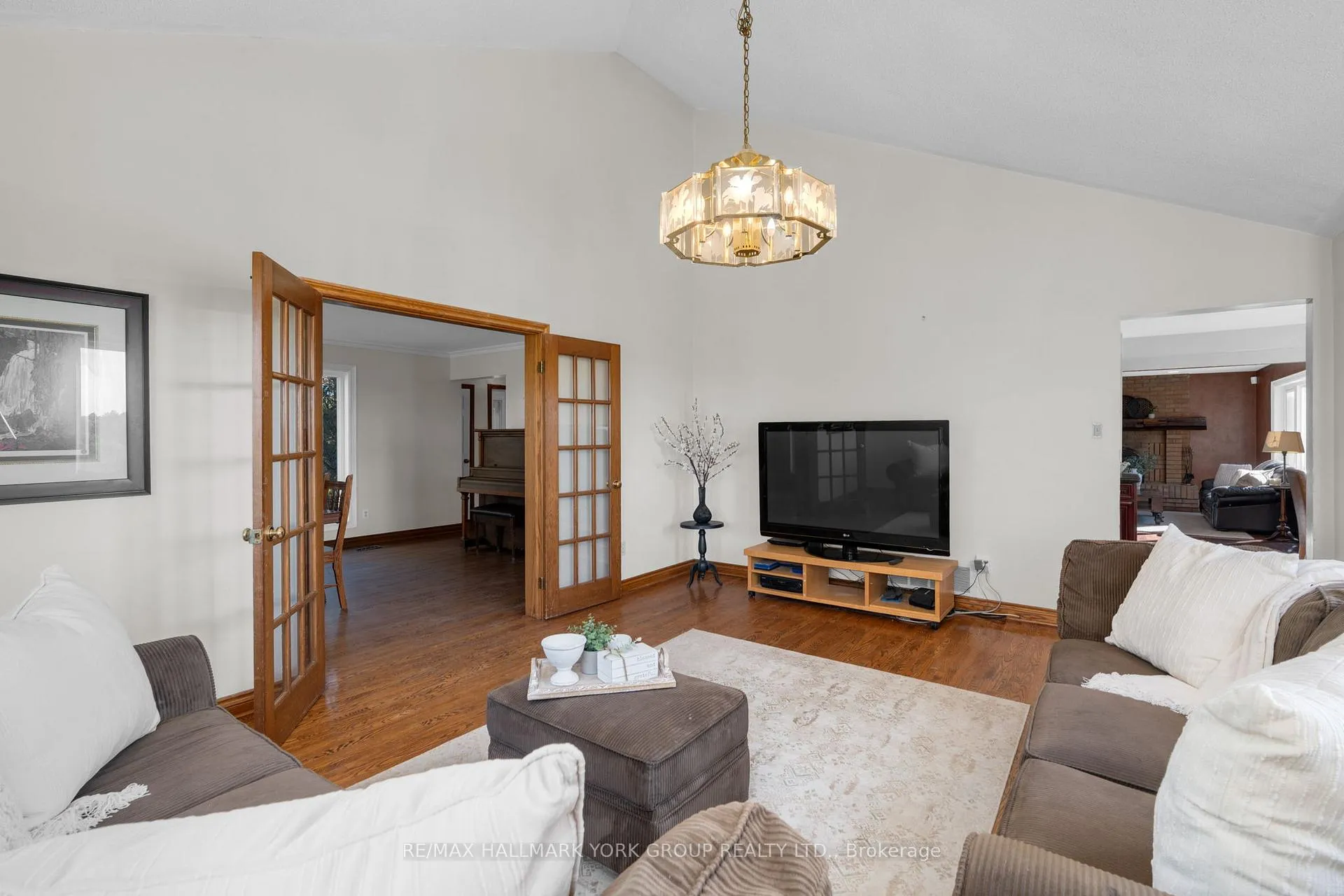 Photo 8 of 33 Matson Drive, Caledon, Palgrave — HOMEH