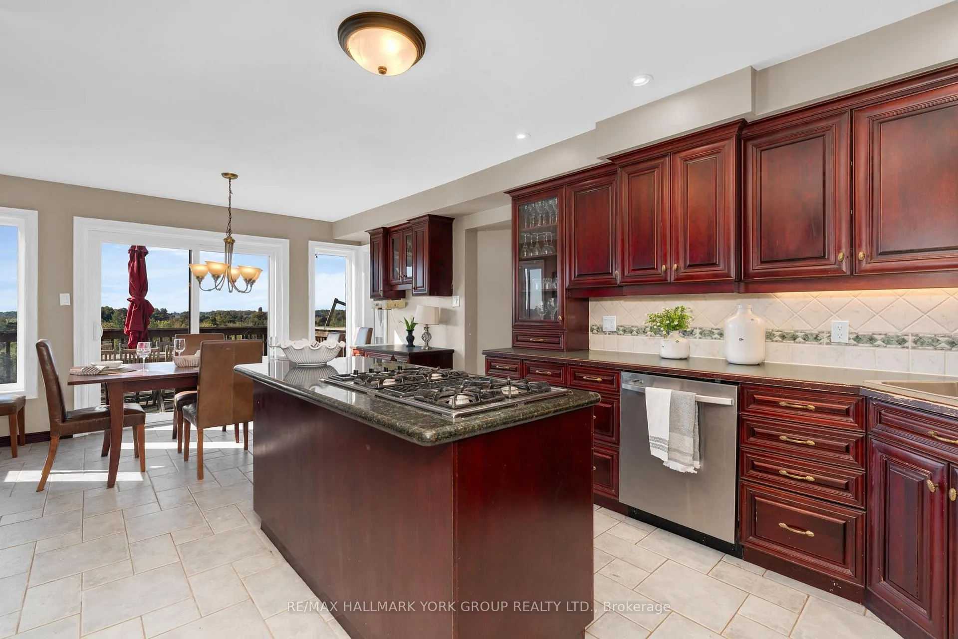 Photo 10 of 33 Matson Drive, Caledon, Palgrave — HOMEH