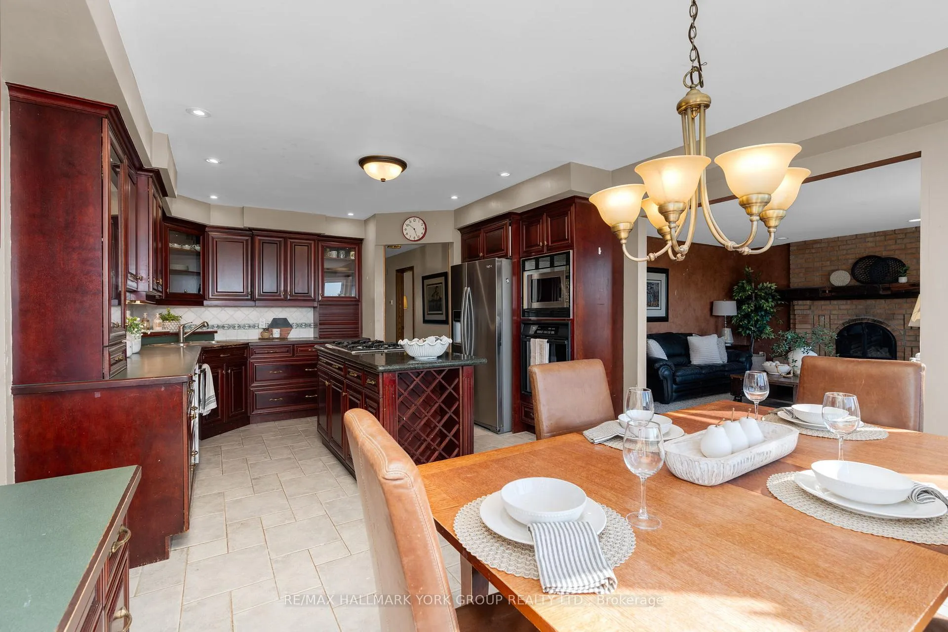 Photo 12 of 33 Matson Drive, Caledon, Palgrave — HOMEH