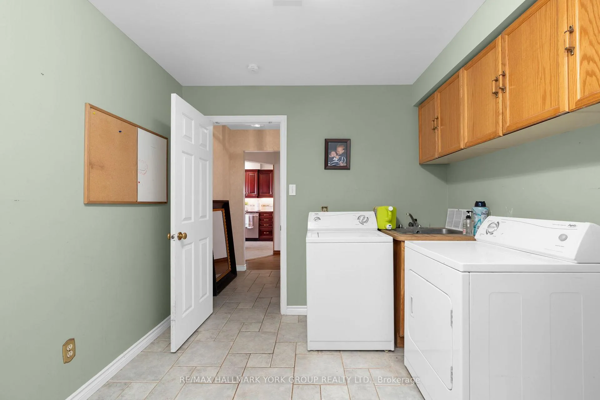 Photo 15 of 33 Matson Drive, Caledon, Palgrave — HOMEH