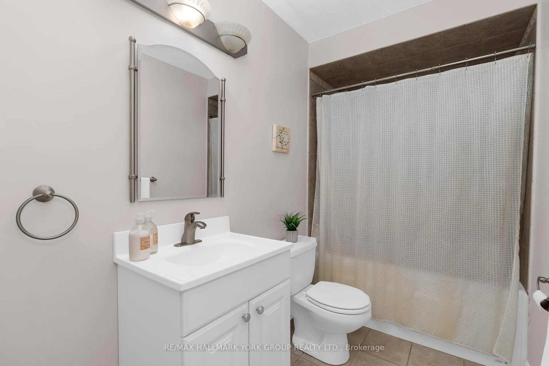 Photo 21 of 33 Matson Drive, Caledon, Palgrave — HOMEH