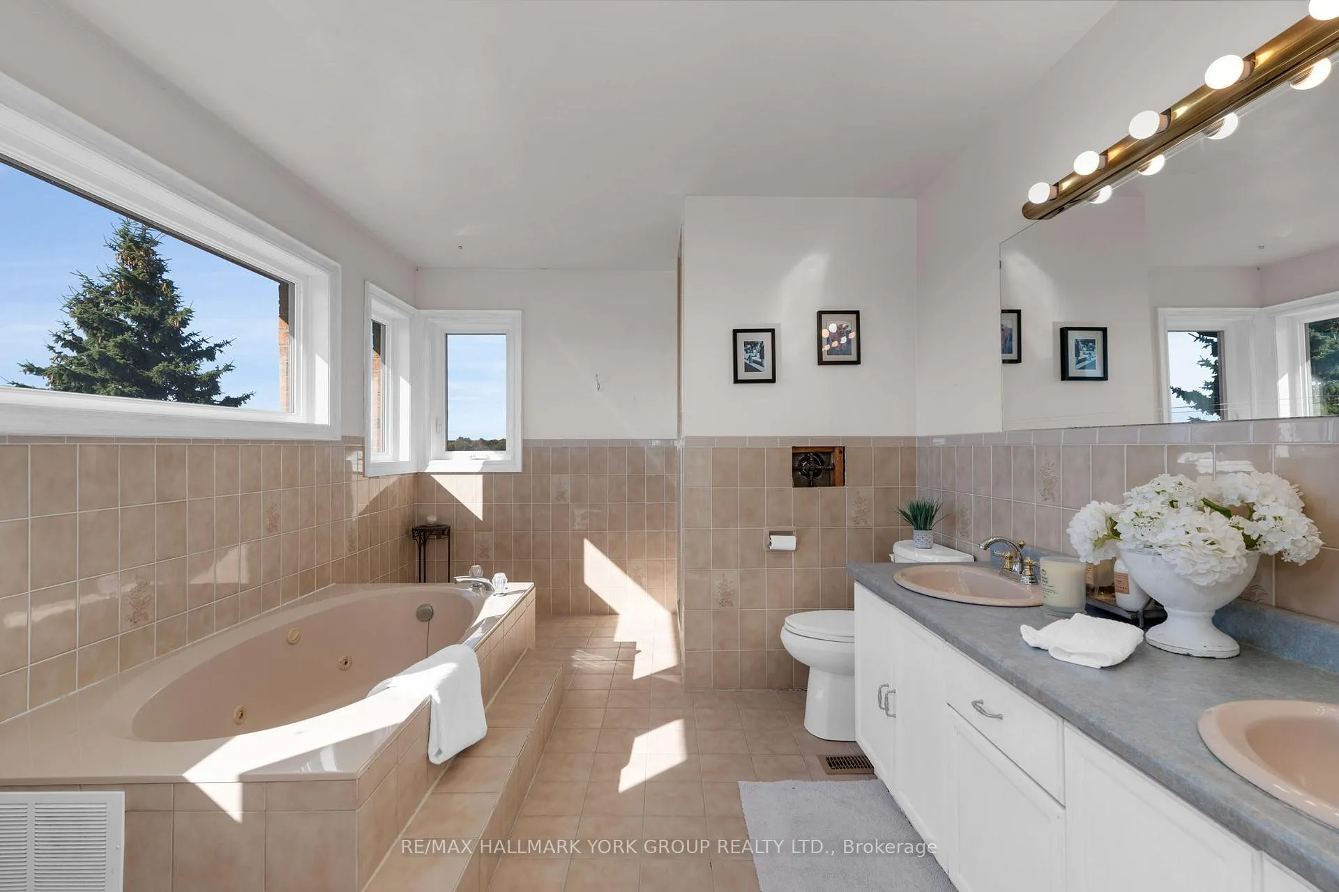 Photo 23 of 33 Matson Drive, Caledon, Palgrave — HOMEH
