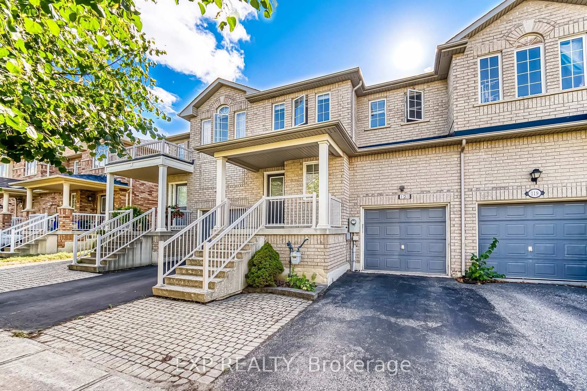 Photo 1 of 121 Hillwood Street, Markham, Berczy — HOMEH