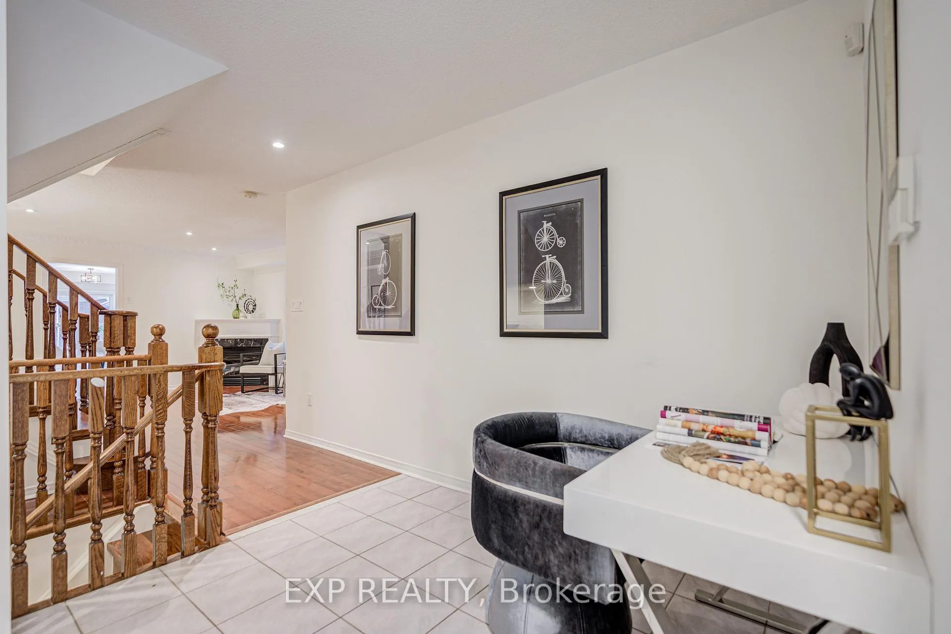 Photo 8 of 121 Hillwood Street, Markham, Berczy — HOMEH