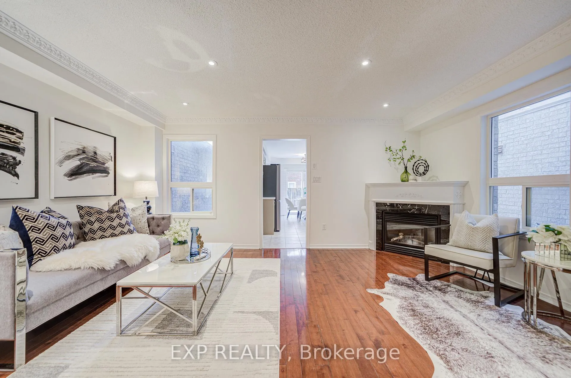 Photo 9 of 121 Hillwood Street, Markham, Berczy — HOMEH