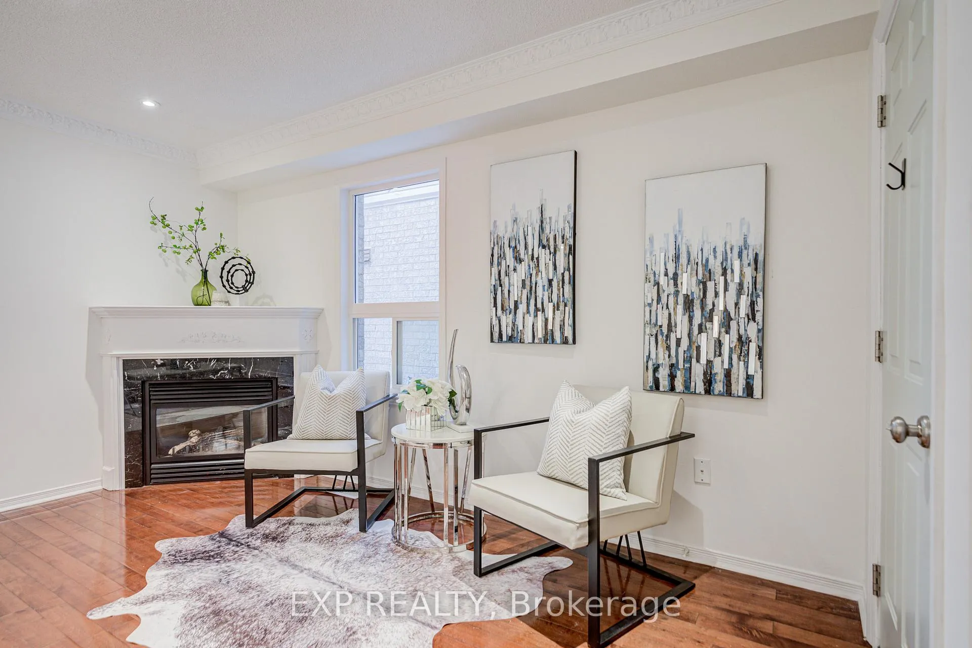 Photo 10 of 121 Hillwood Street, Markham, Berczy — HOMEH