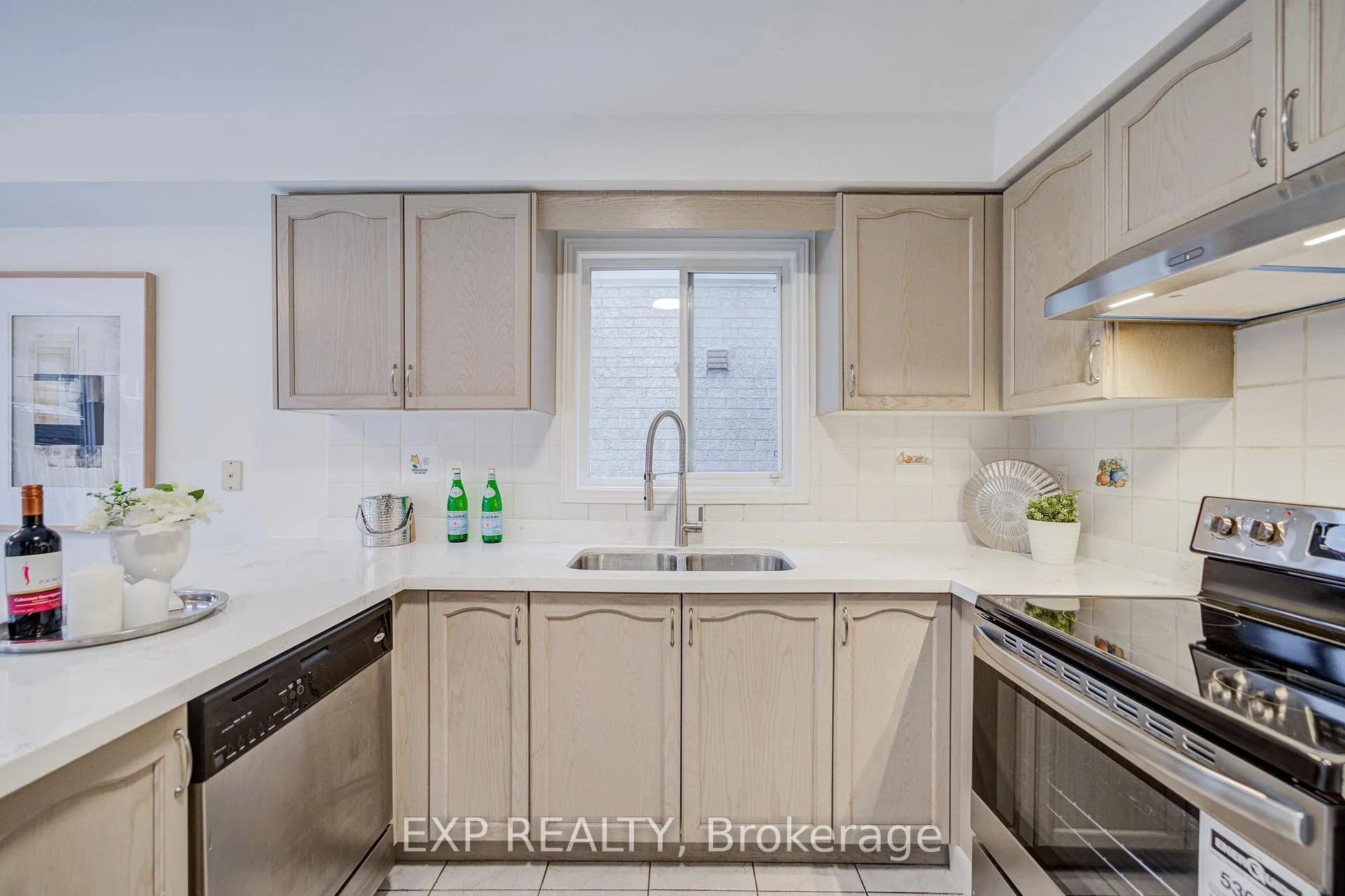 Photo 16 of 121 Hillwood Street, Markham, Berczy — HOMEH