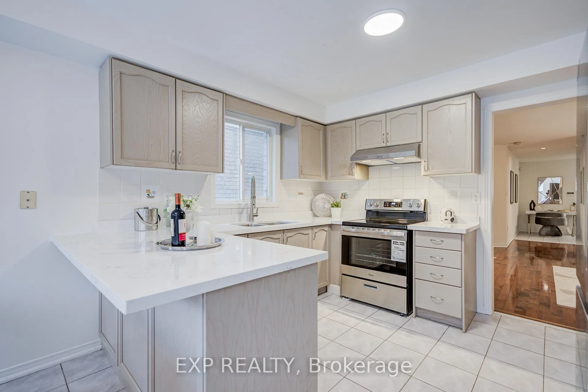 Photo 17 of 121 Hillwood Street, Markham, Berczy — HOMEH