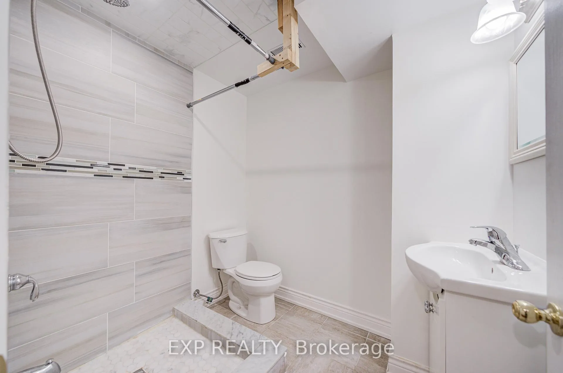 Photo 32 of 121 Hillwood Street, Markham, Berczy — HOMEH