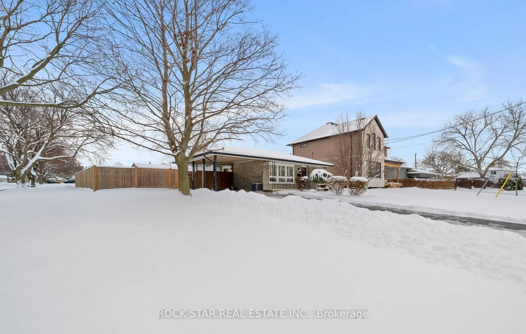 Photo 2 of 40 Linlake Drive, St. Catharines, Lakeport — HOMEH