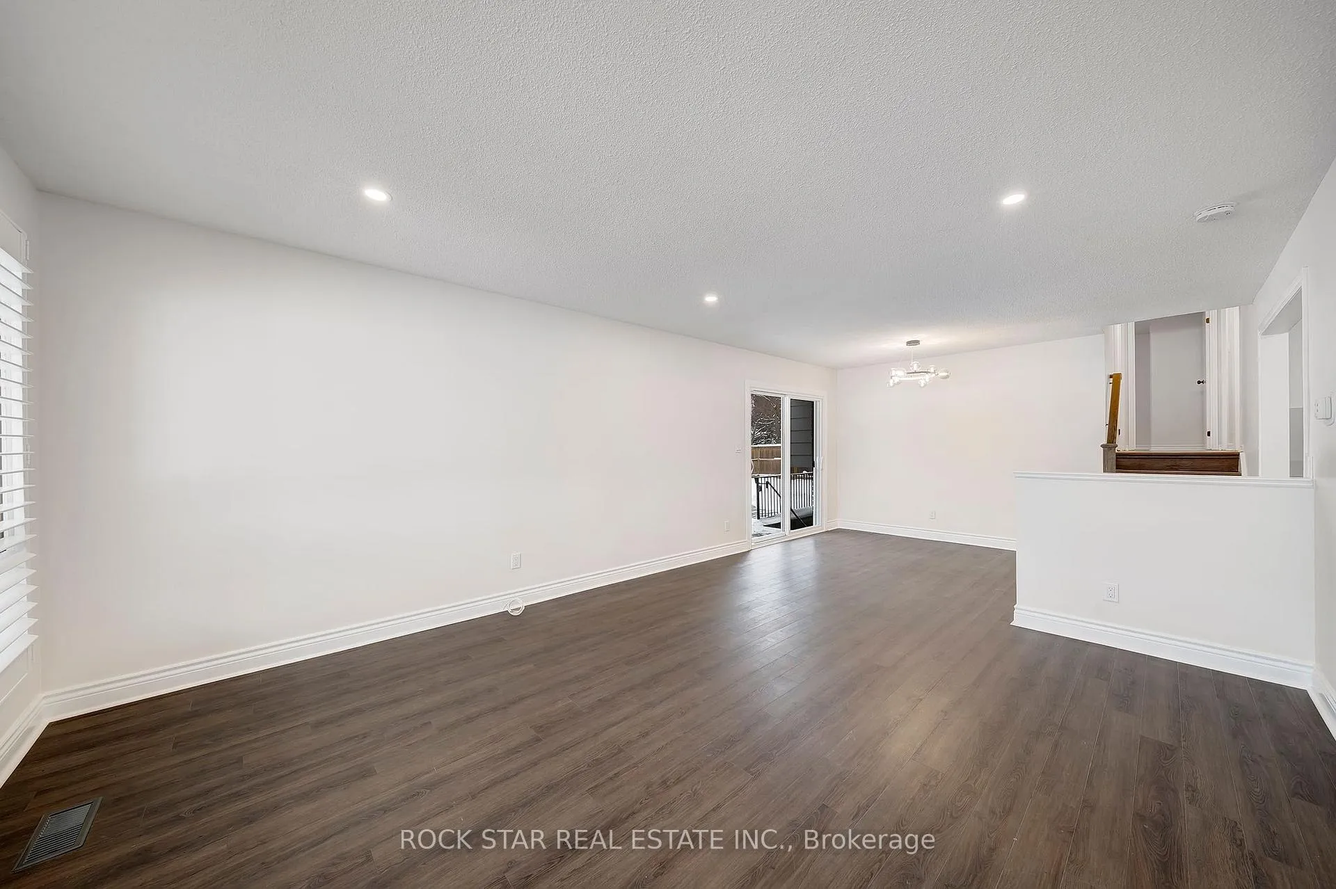 Photo 3 of 40 Linlake Drive, St. Catharines, Lakeport — HOMEH
