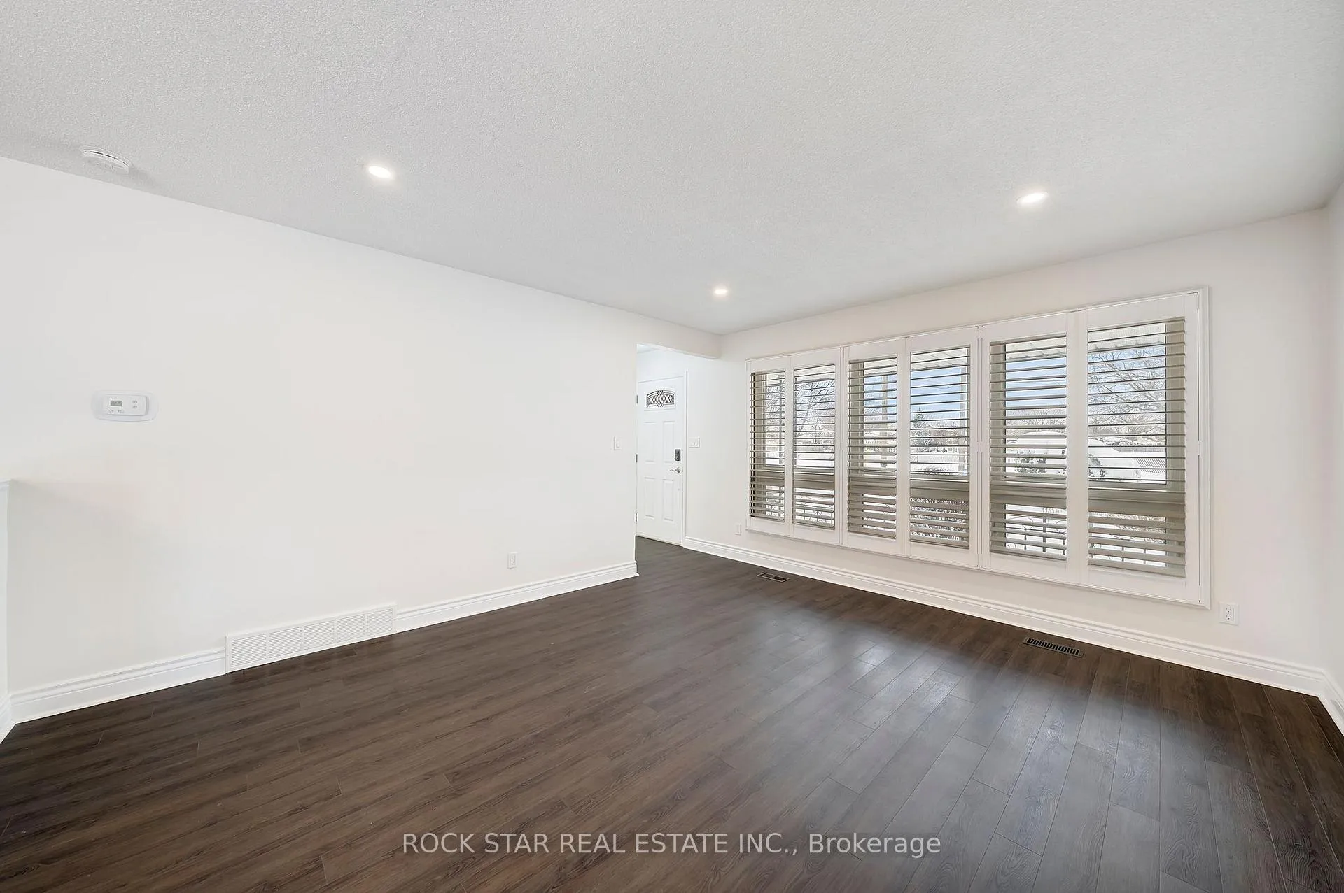 Photo 6 of 40 Linlake Drive, St. Catharines, Lakeport — HOMEH