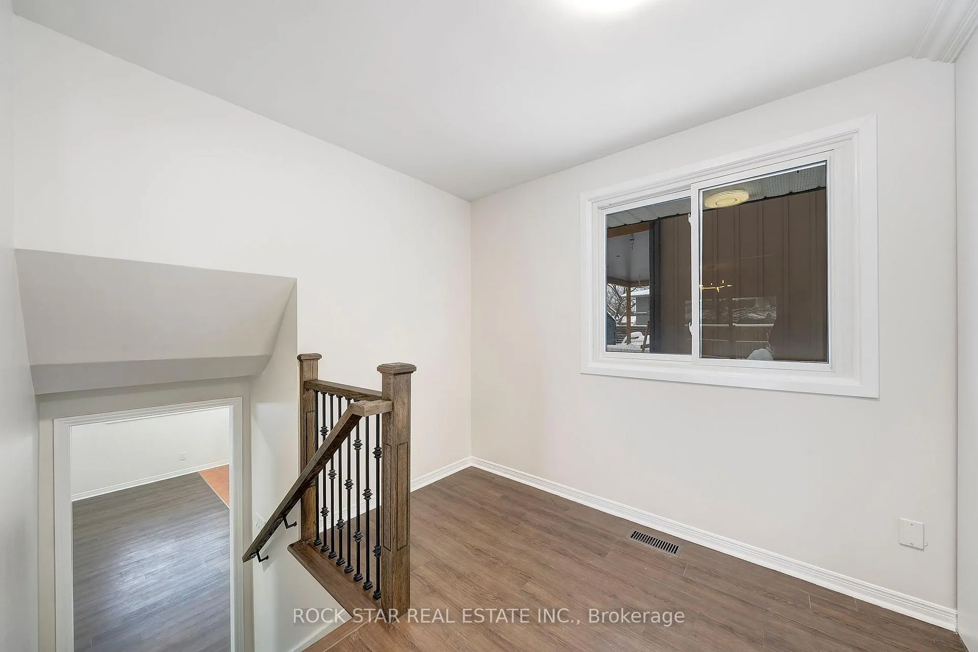 Photo 10 of 40 Linlake Drive, St. Catharines, Lakeport — HOMEH