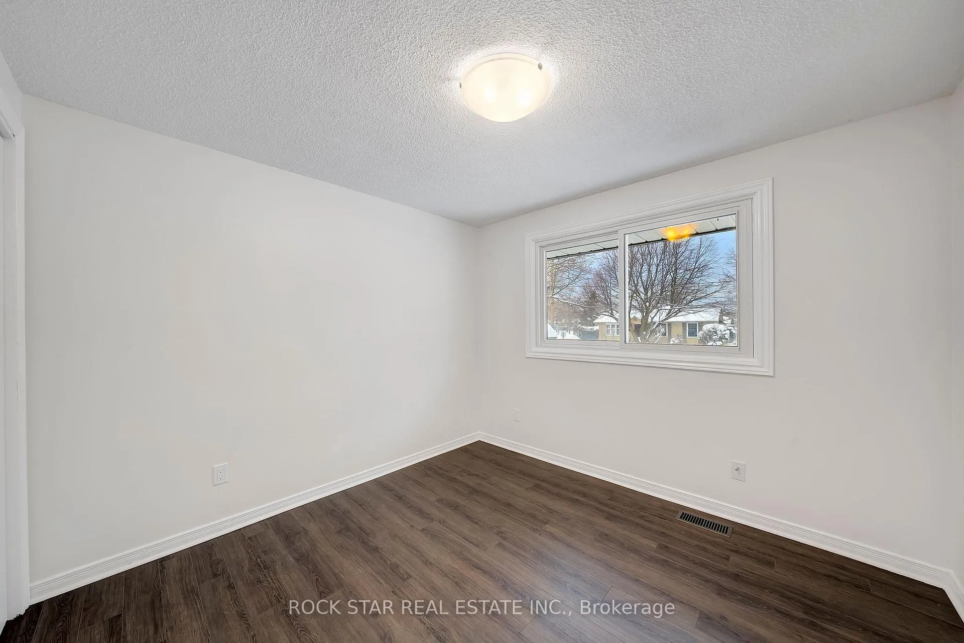 Photo 16 of 40 Linlake Drive, St. Catharines, Lakeport — HOMEH