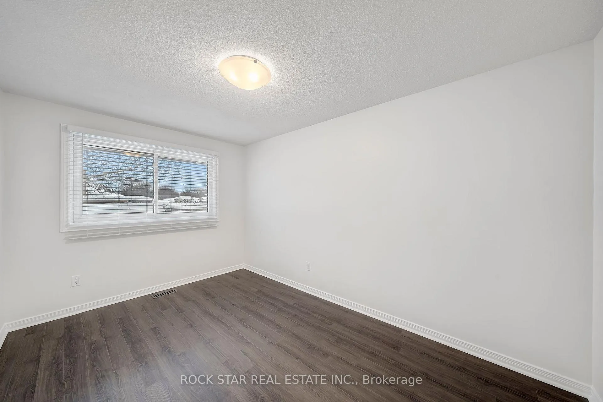 Photo 18 of 40 Linlake Drive, St. Catharines, Lakeport — HOMEH