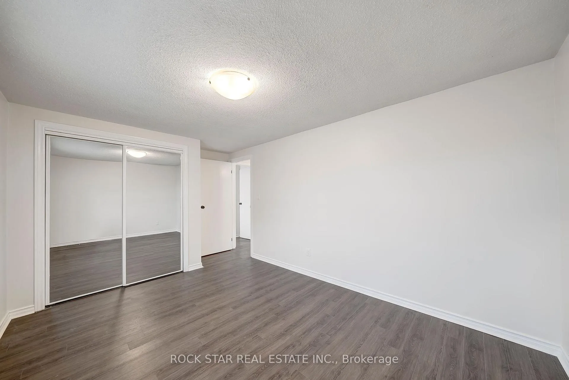 Photo 20 of 40 Linlake Drive, St. Catharines, Lakeport — HOMEH