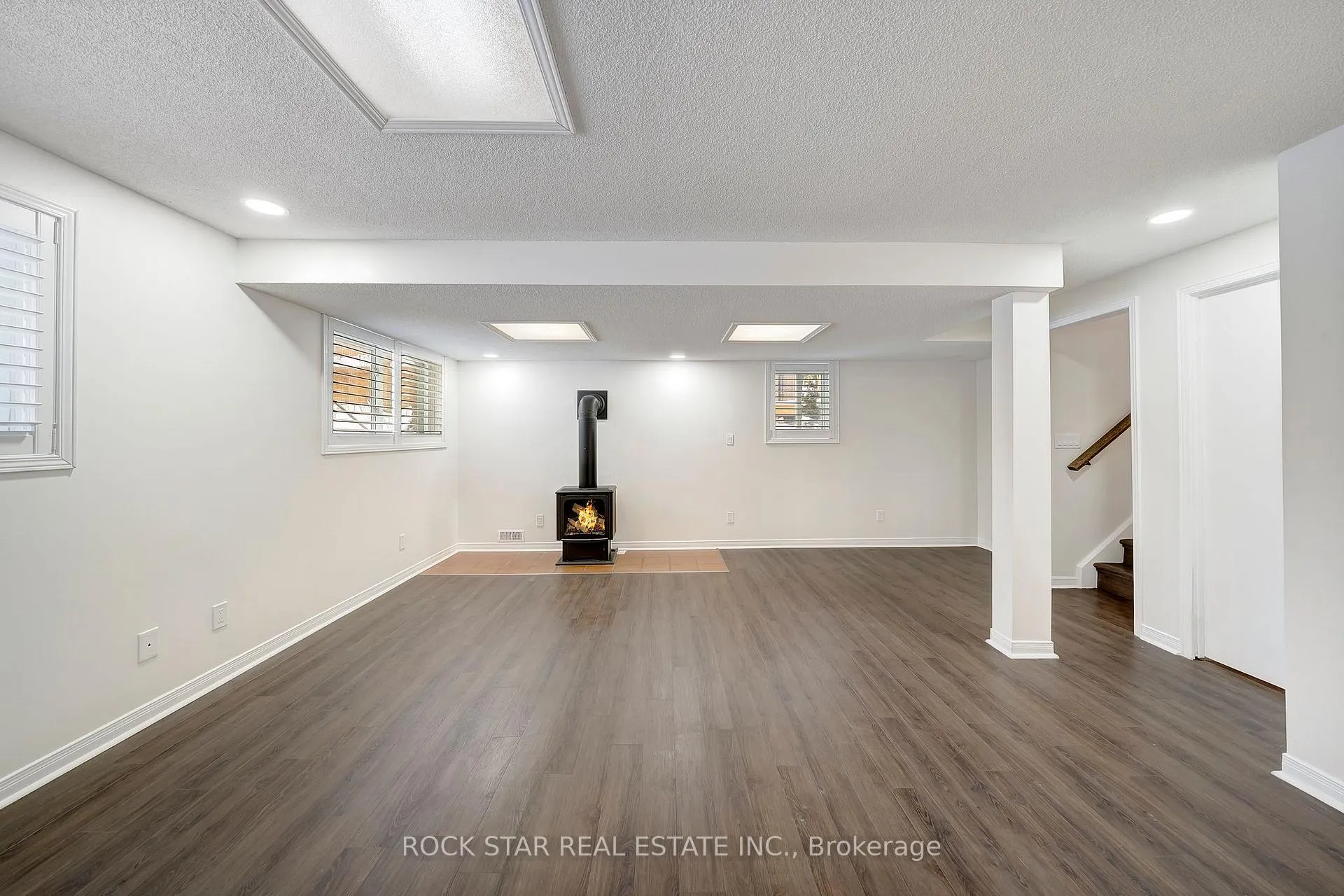 Photo 23 of 40 Linlake Drive, St. Catharines, Lakeport — HOMEH