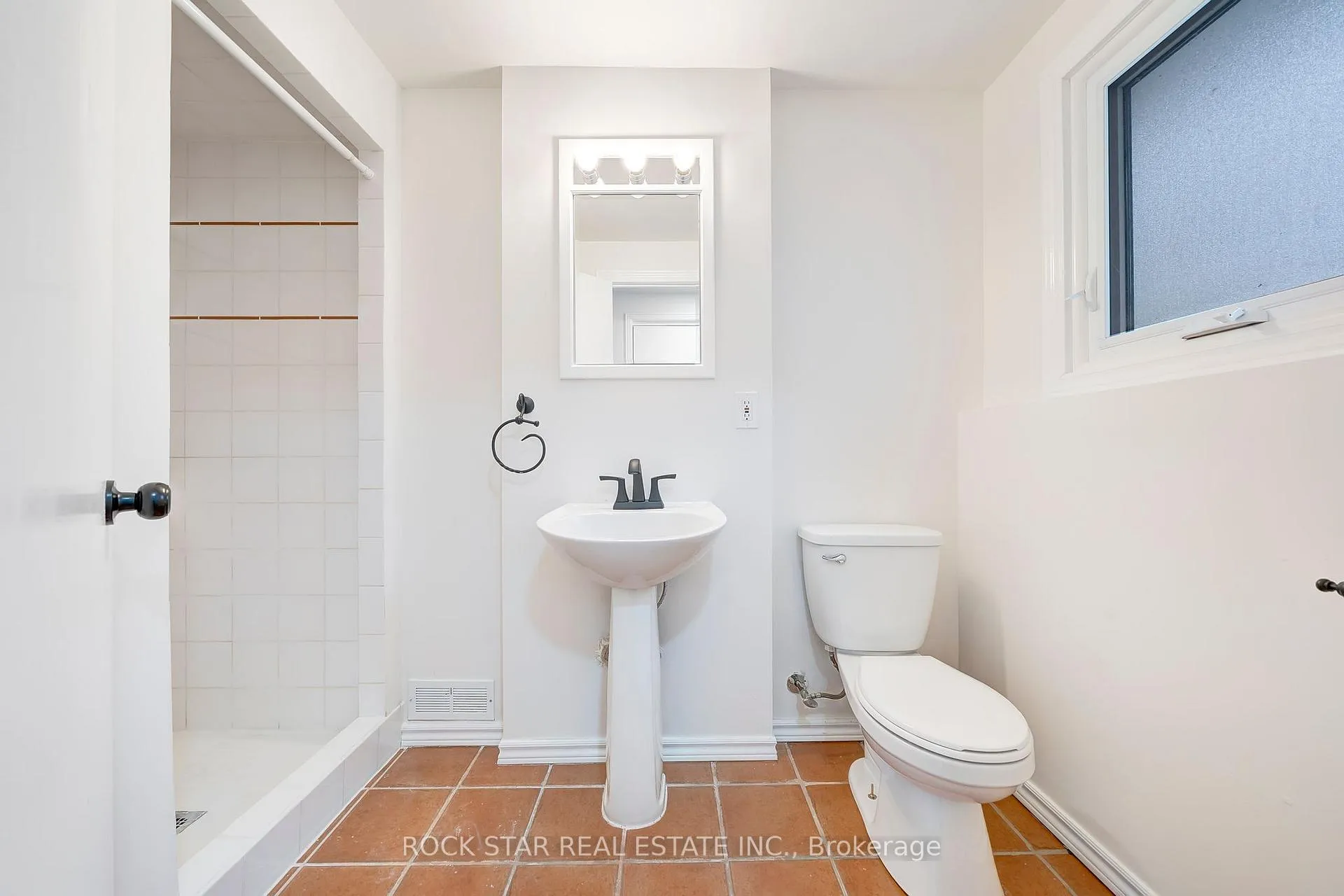 Photo 26 of 40 Linlake Drive, St. Catharines, Lakeport — HOMEH