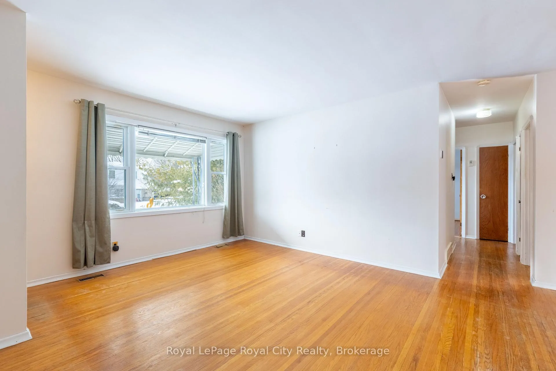 Photo 2 of 35 Dumbarton Street, Guelph, Riverside Park — HOMEH