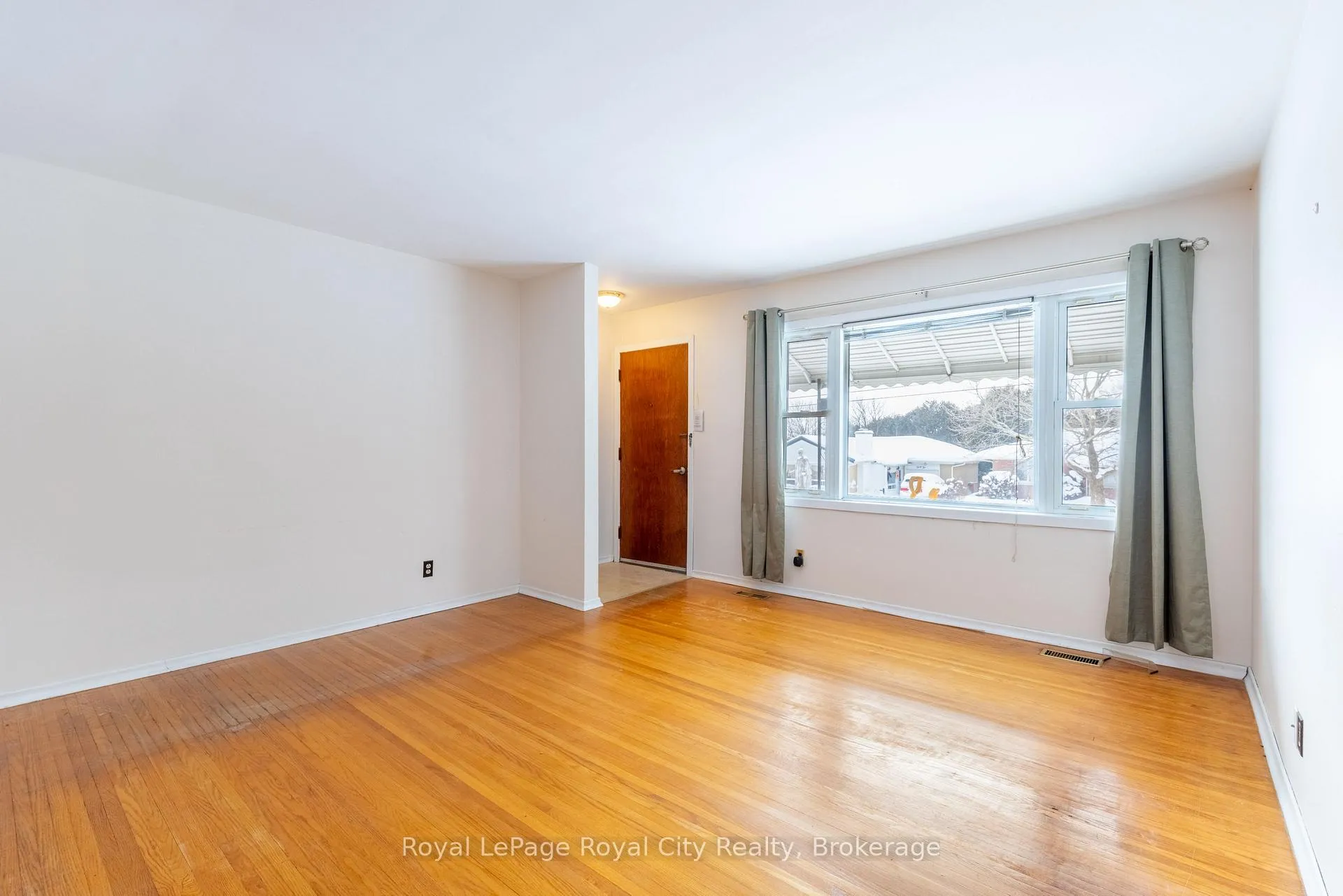 Photo 3 of 35 Dumbarton Street, Guelph, Riverside Park — HOMEH
