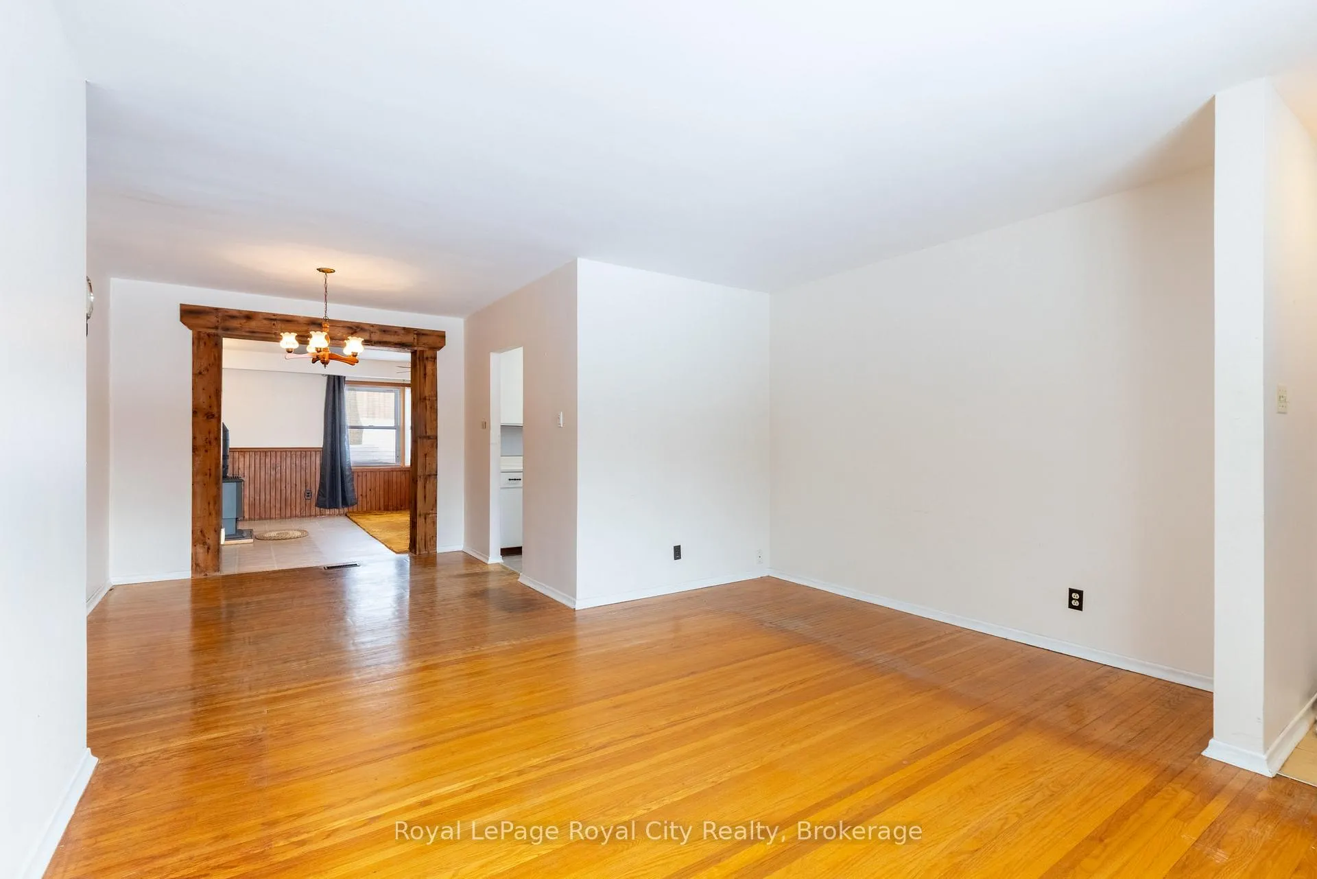 Photo 4 of 35 Dumbarton Street, Guelph, Riverside Park — HOMEH