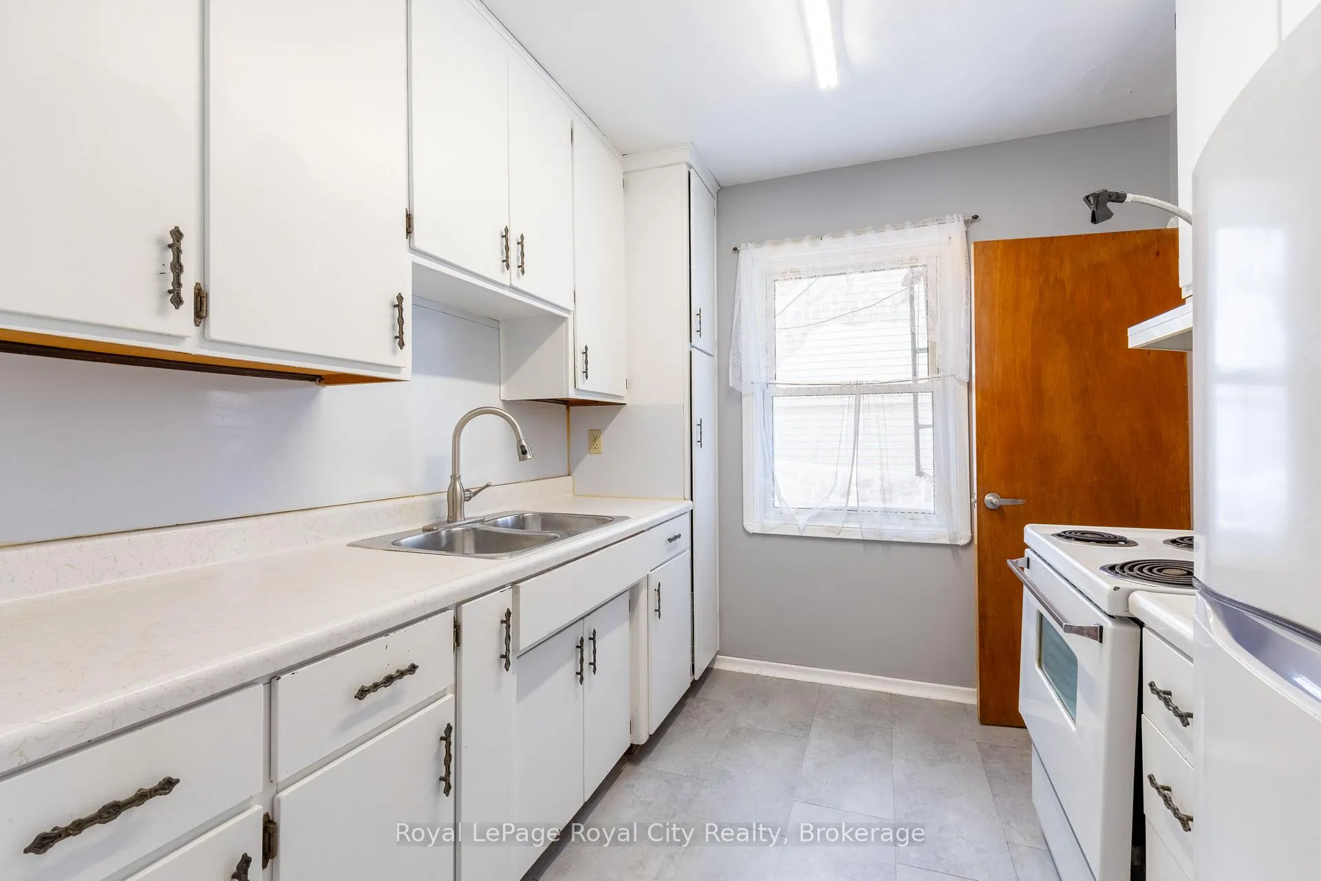 Photo 13 of 35 Dumbarton Street, Guelph, Riverside Park — HOMEH