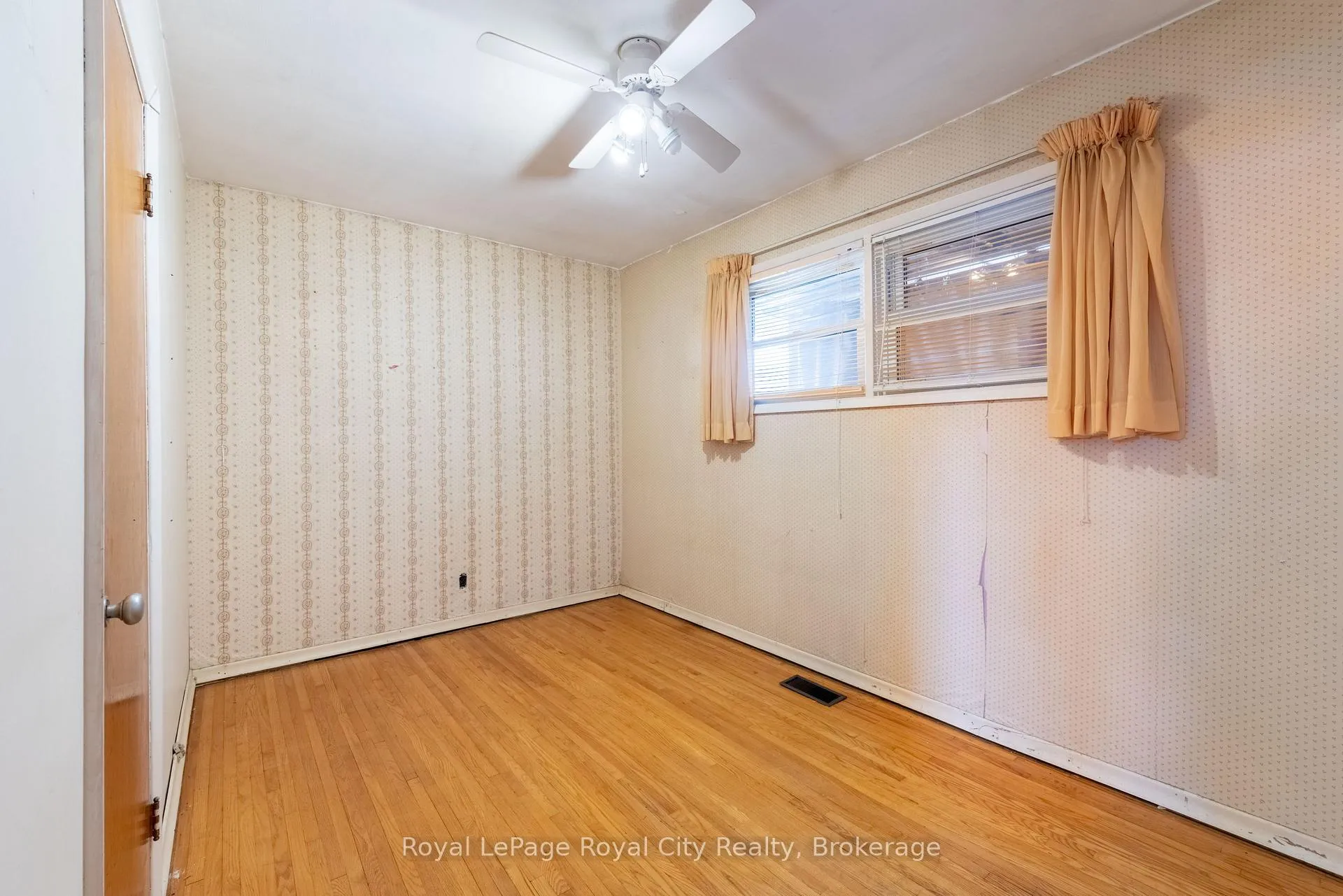 Photo 16 of 35 Dumbarton Street, Guelph, Riverside Park — HOMEH