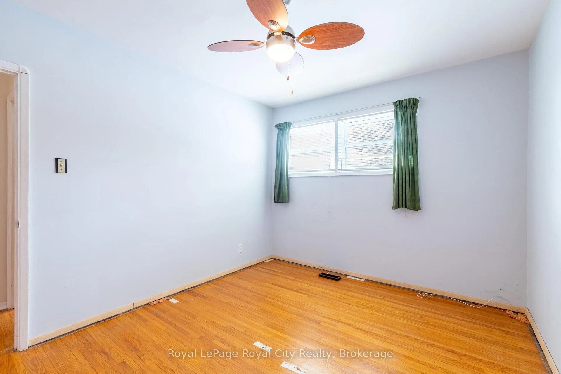 Photo 20 of 35 Dumbarton Street, Guelph, Riverside Park — HOMEH