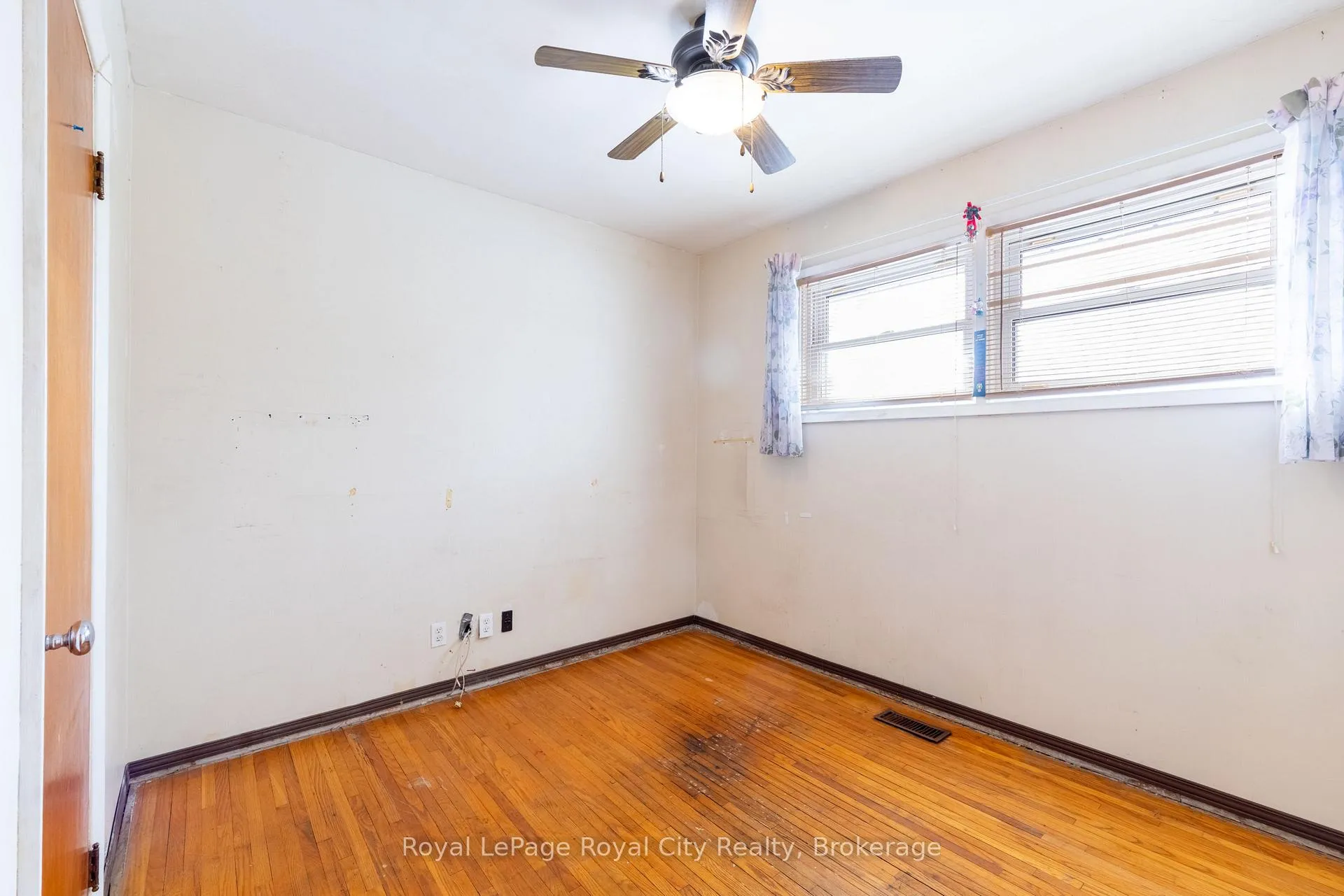 Photo 22 of 35 Dumbarton Street, Guelph, Riverside Park — HOMEH