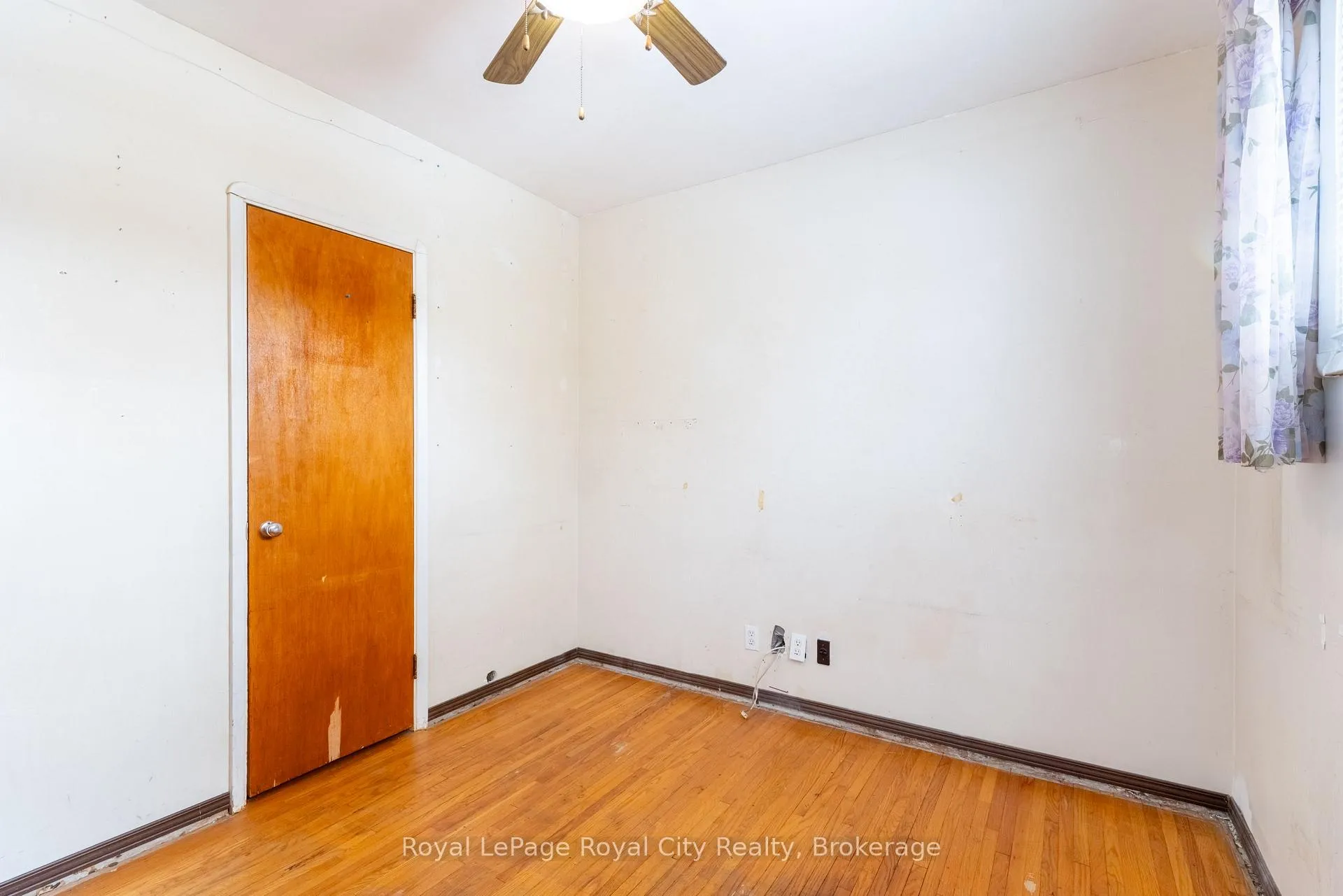 Photo 23 of 35 Dumbarton Street, Guelph, Riverside Park — HOMEH