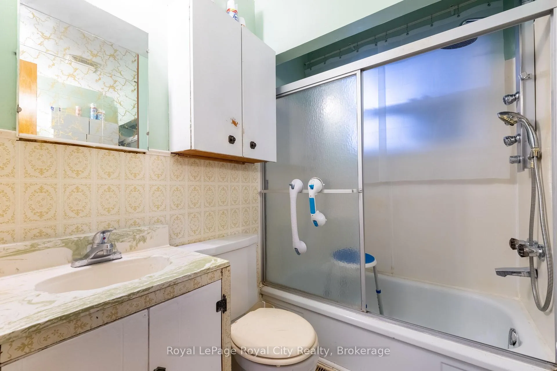 Photo 25 of 35 Dumbarton Street, Guelph, Riverside Park — HOMEH