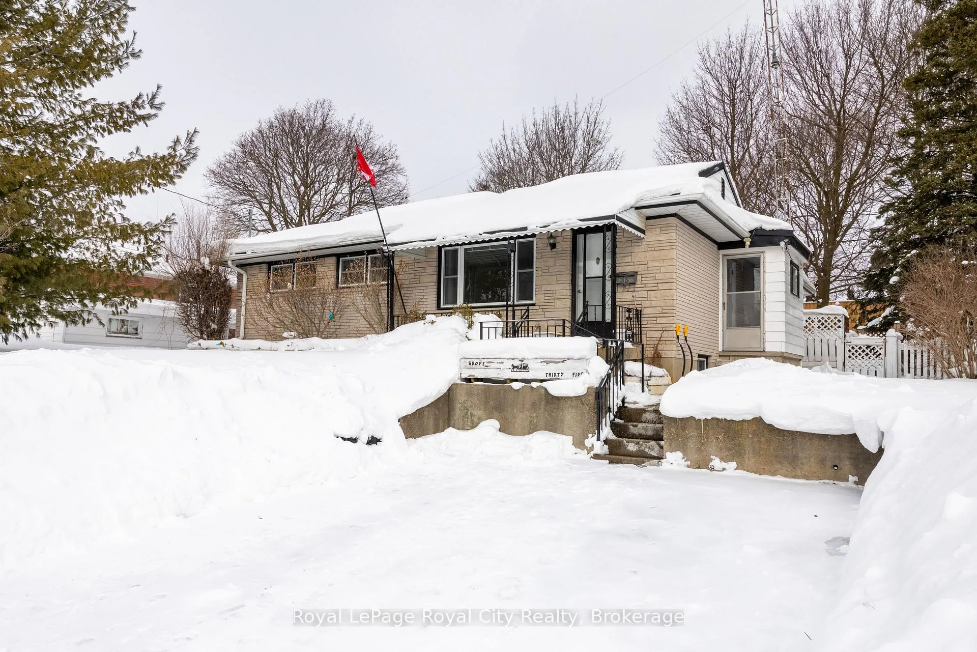 Photo 32 of 35 Dumbarton Street, Guelph, Riverside Park — HOMEH