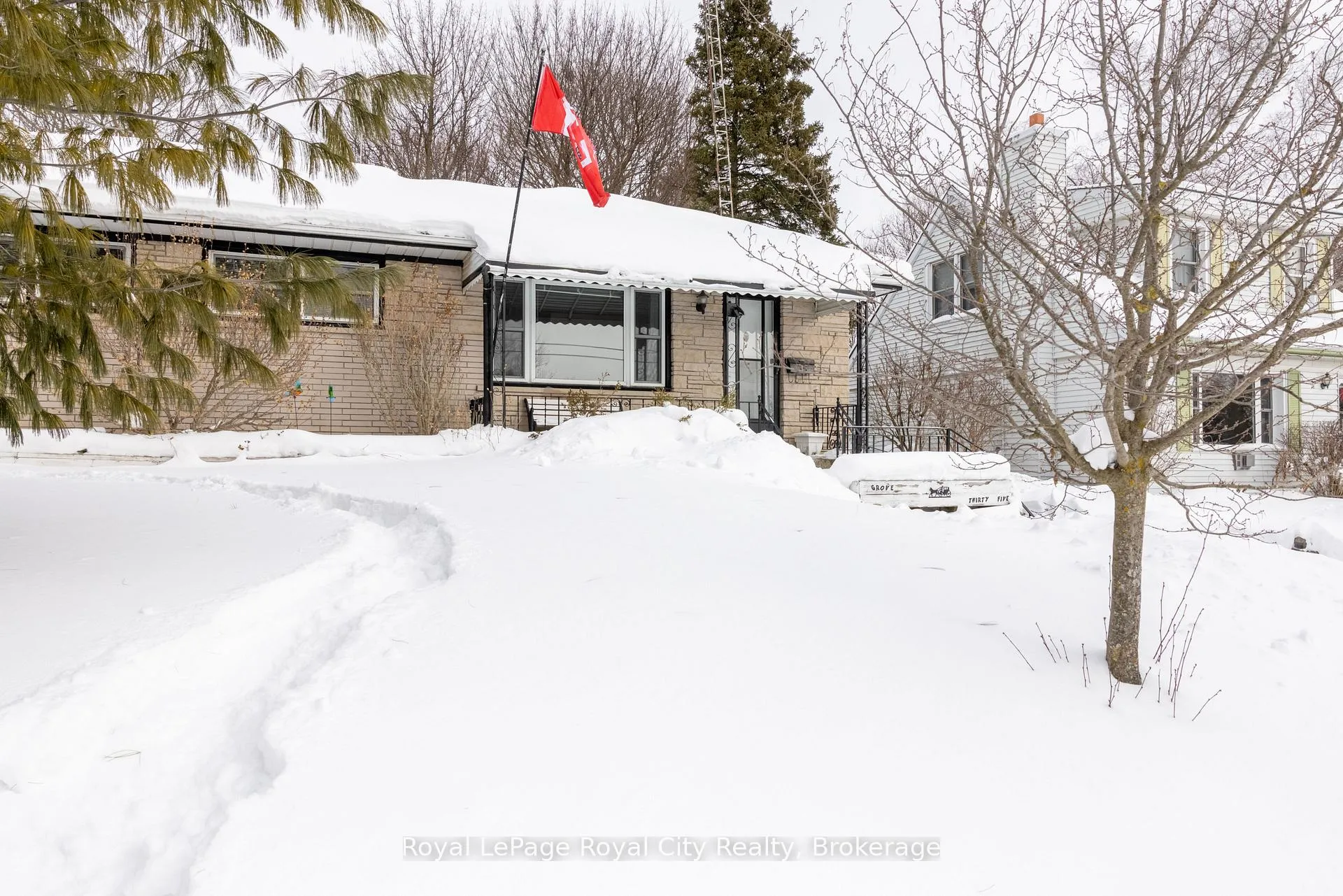 Photo 33 of 35 Dumbarton Street, Guelph, Riverside Park — HOMEH