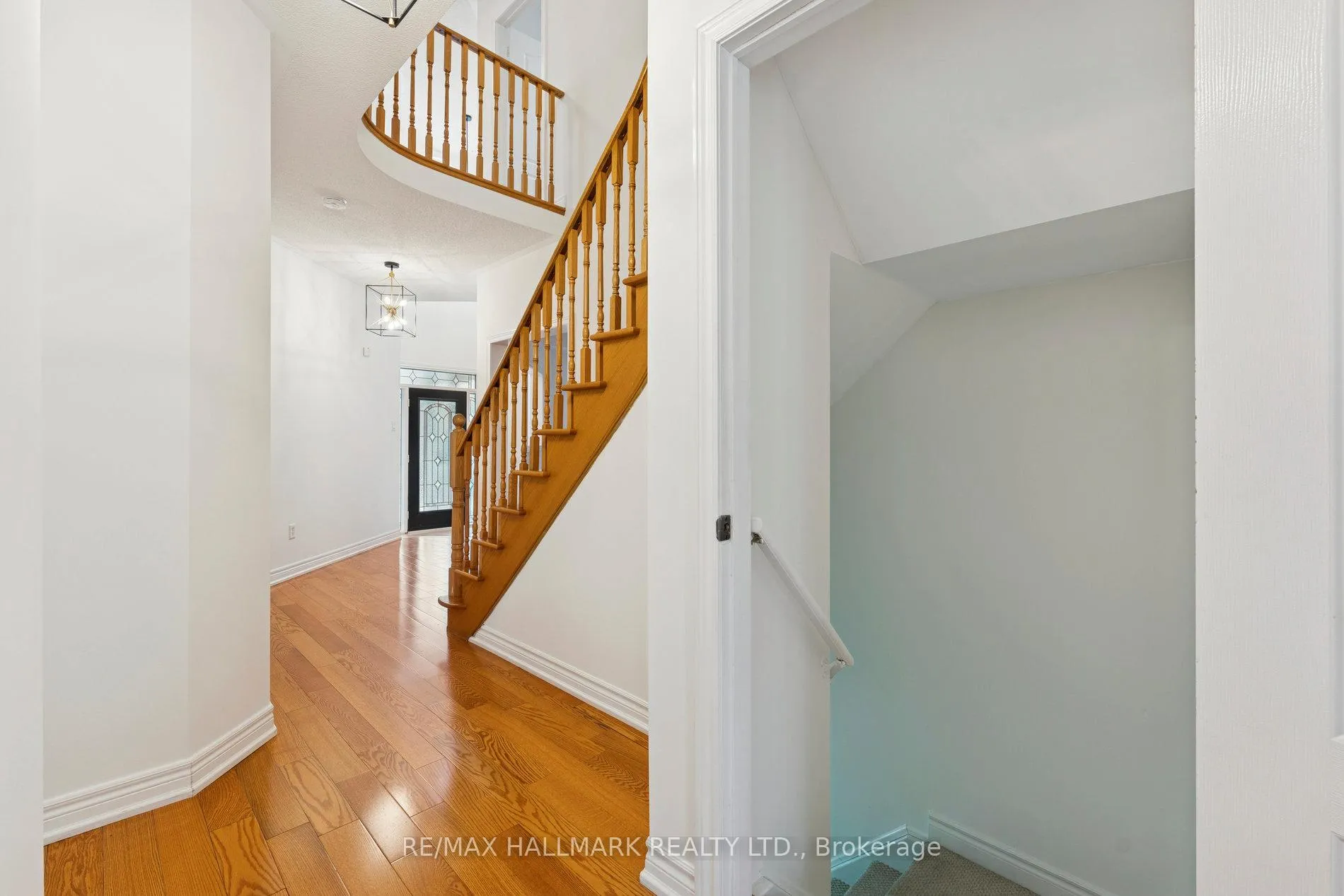 Photo 9 of 94 Olde Town Road, Brampton, Fletcher's Creek Village — HOMEH
