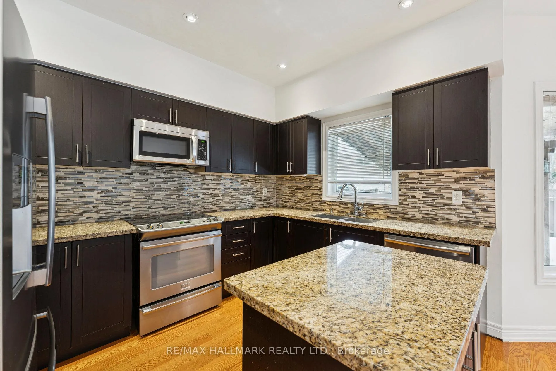 Photo 13 of 94 Olde Town Road, Brampton, Fletcher's Creek Village — HOMEH