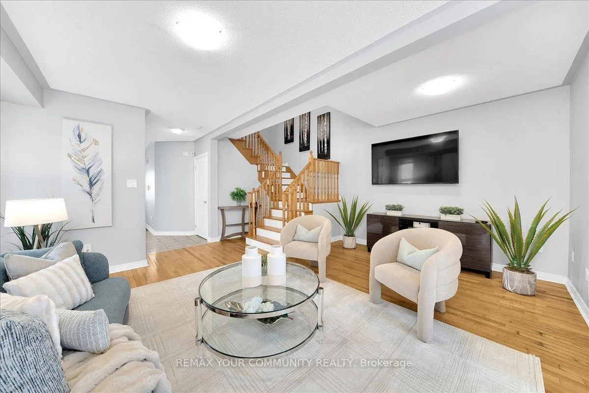 Photo 12 of 23 Coolspring Crescent, Caledon, Bolton East — HOMEH