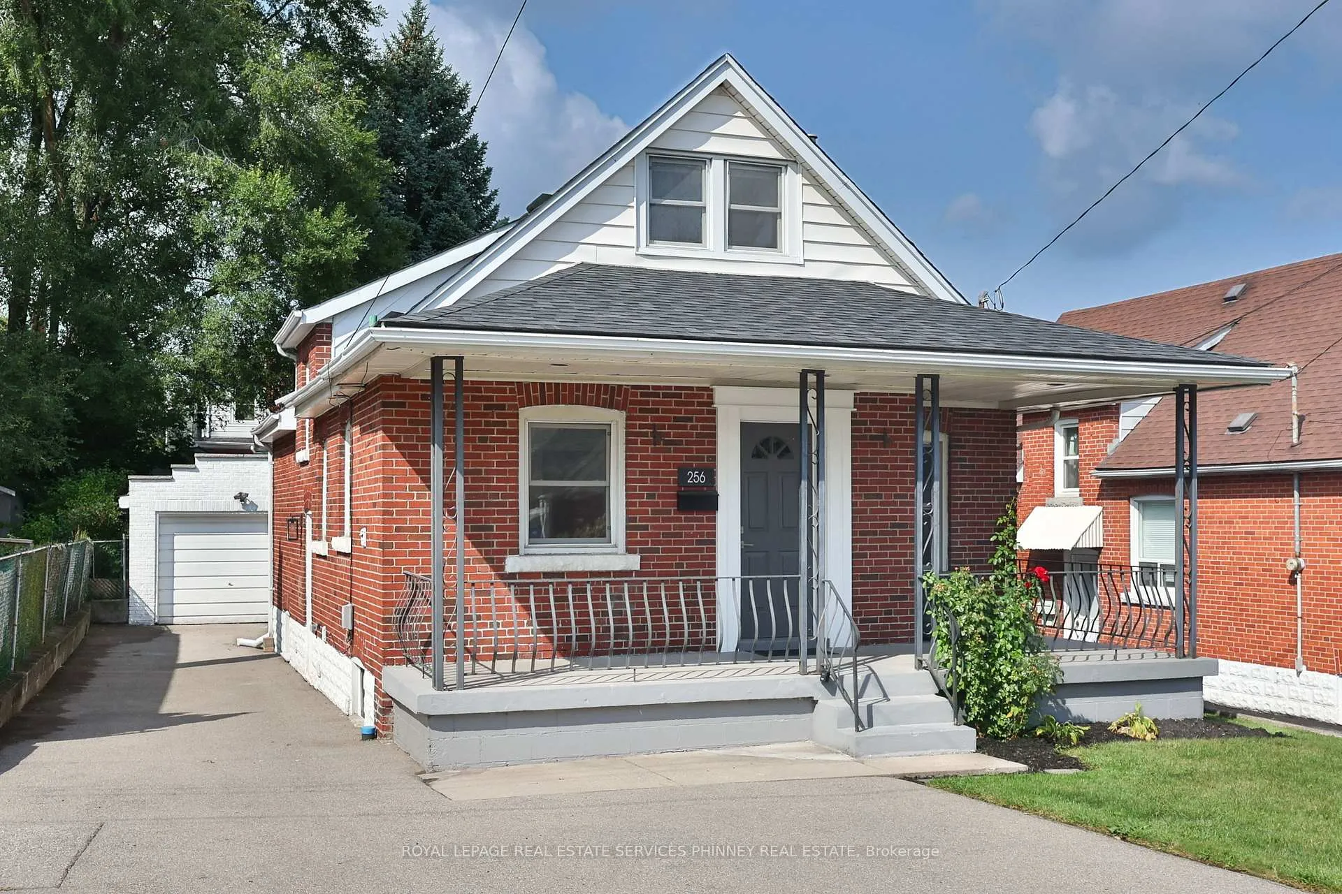 Photo 1 of 256 Walter Avenue S, Hamilton, Glenview — HOMEH