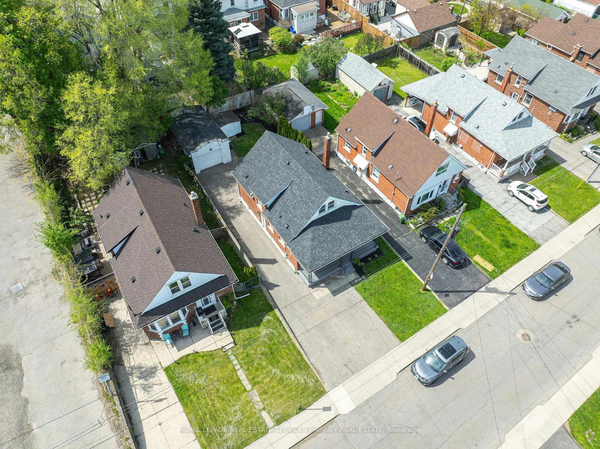 Photo 2 of 256 Walter Avenue S, Hamilton, Glenview — HOMEH