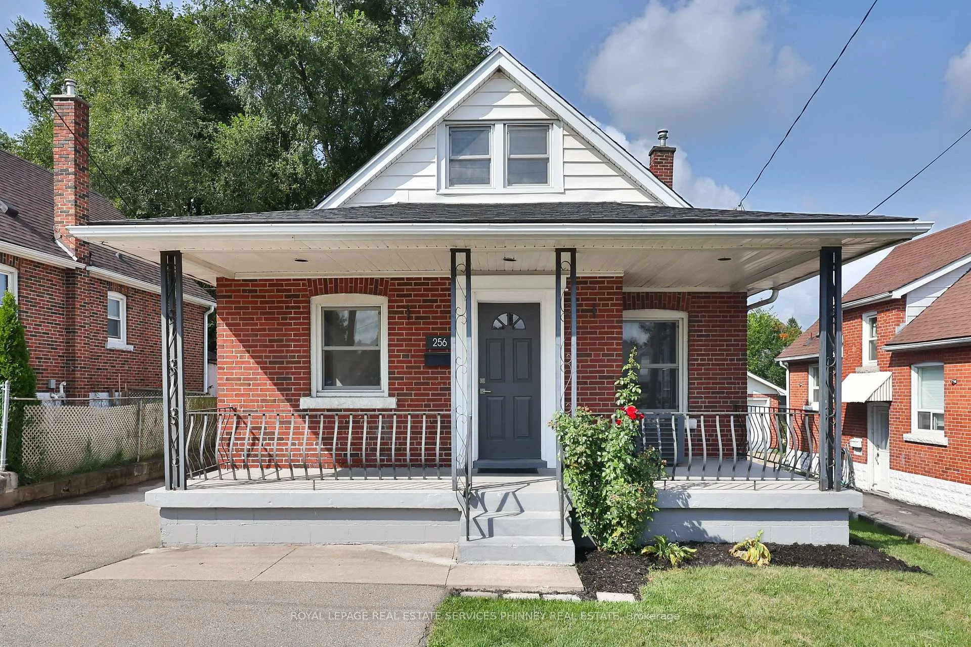 Photo 3 of 256 Walter Avenue S, Hamilton, Glenview — HOMEH