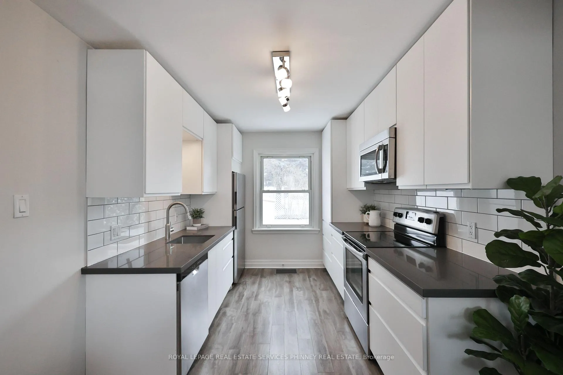 Photo 7 of 256 Walter Avenue S, Hamilton, Glenview — HOMEH