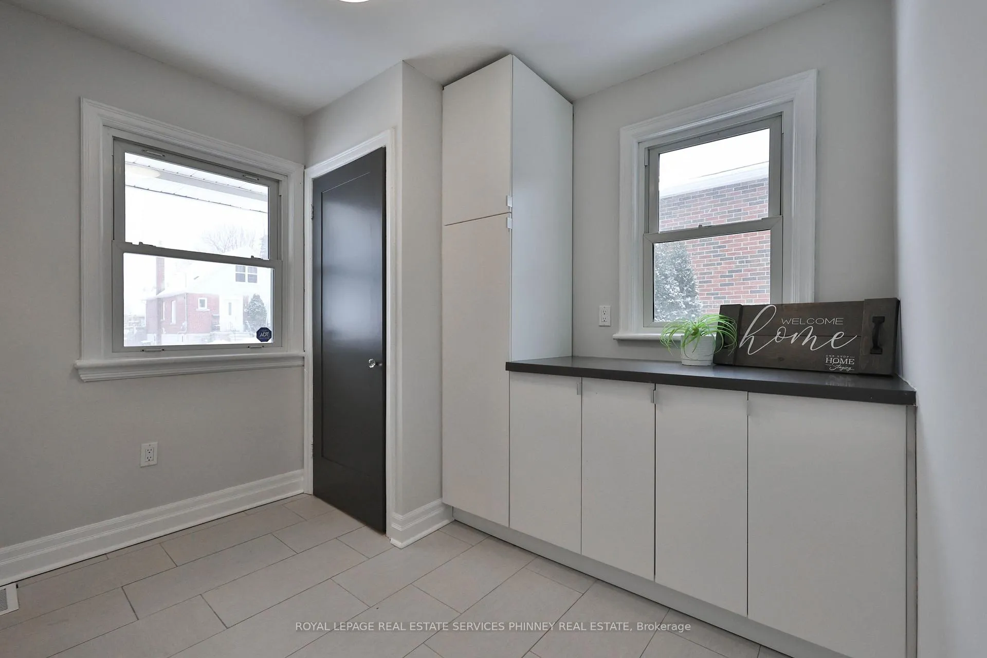 Photo 10 of 256 Walter Avenue S, Hamilton, Glenview — HOMEH